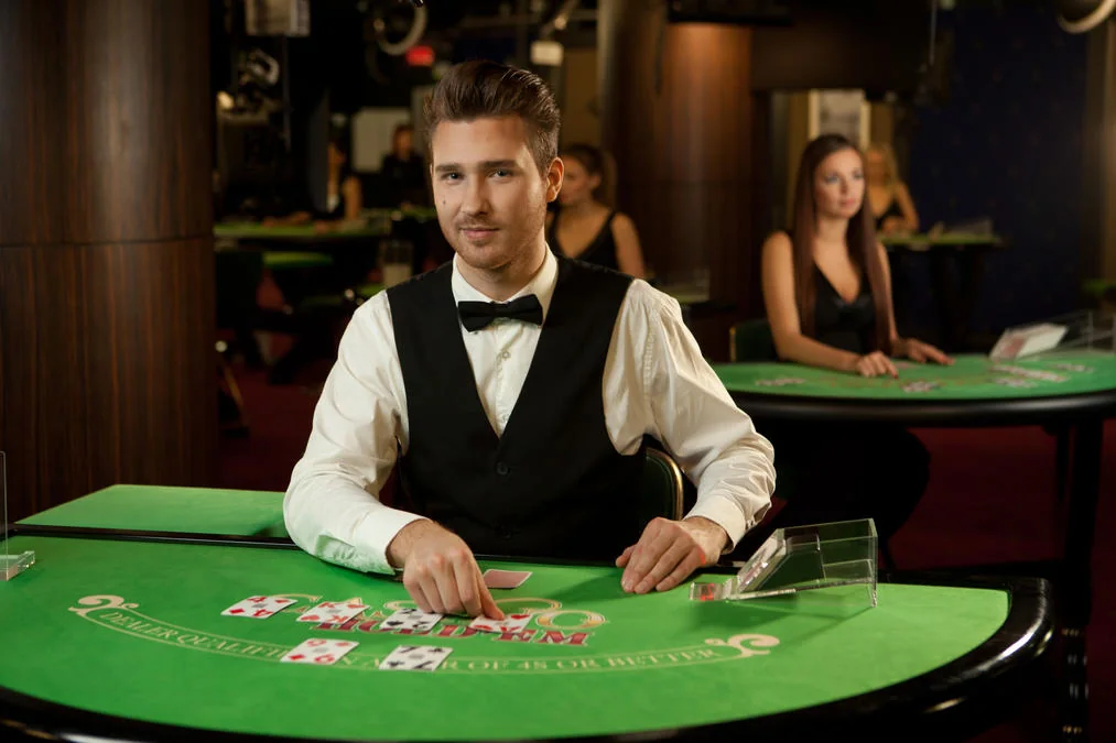 Dealer live dan meja permainan dalam tampilan mobile